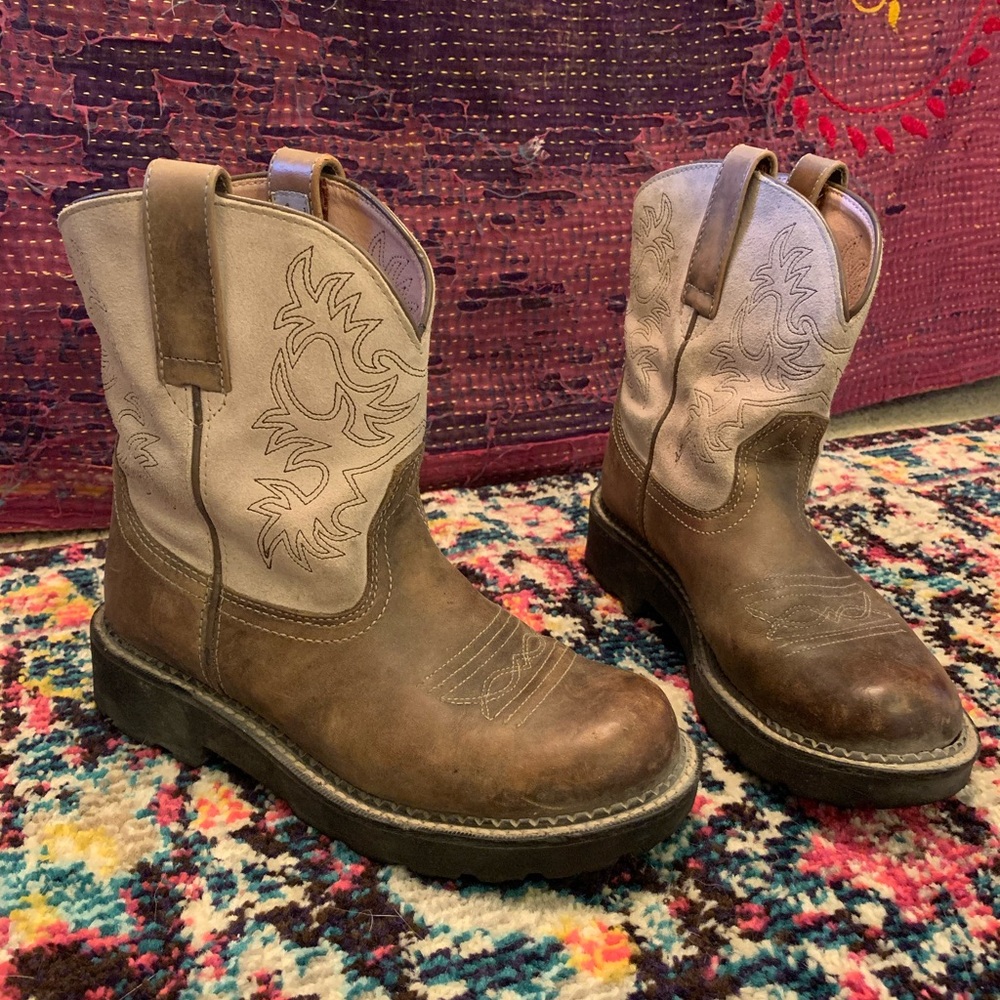 Women’s size 7B the Ariat Original Fatbaby boot